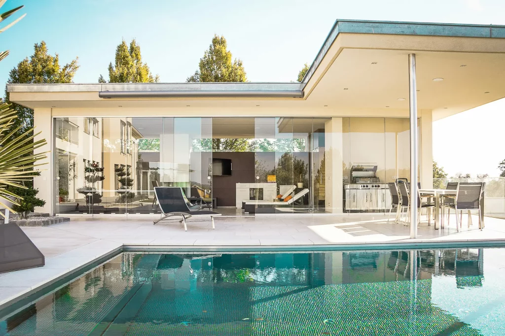 Home with pool with low-cost homeowners insurance in Freeland, MI
